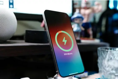 掇刀苹果15换屏服务分享用什么充电器给iPhone15充电更好 